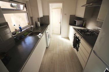 4 bed house, Cathays, Cardiff, CF244EX - Image 1