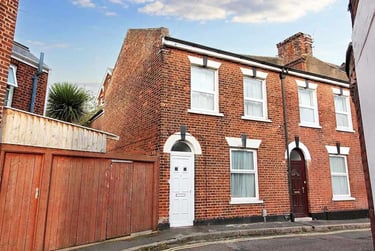 3 bed house, Old Park Road, St Sidwells, Exeter, EX44EZ - Image 1