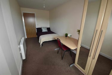 3 bed flat, Fitzwilliam Street, Devonshire Green, Sheffield, S14JP - Image 4