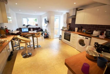 7 bed house, Cathays, Plasnewydd, Cardiff, CF244DL - Image 1