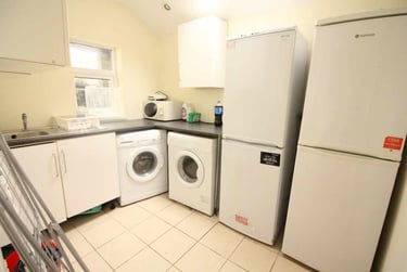 6 bed house, Cathays, Cardiff, CF103EF - Image 3