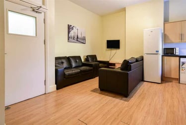 6 bed flat, Ecclesall Road, Sharrow, Sheffield, S118PE - Image 1