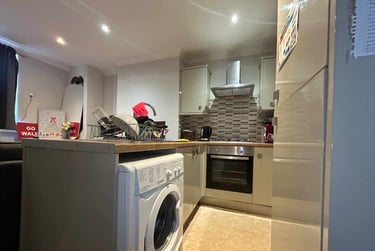 3 bed flat, Cathays, Plasnewydd, Cardiff, CF244AT - Image 2