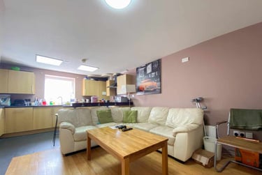 5 bed flat, Cathays, Cardiff, CF244NQ - Image 1