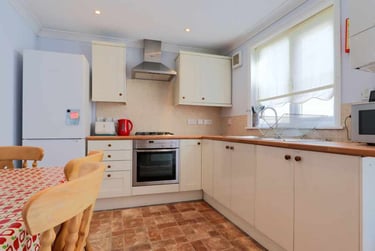 3 bed house, Old Park Road, St Sidwells, Exeter, EX44EZ - Image 3