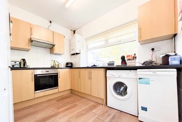 6 bed house, Cathays, Cardiff, CF244HU - Image 2