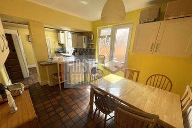 7 bed house, Victoria Park Road, Clarendon Park, Leicester, LE21XF - Image 2