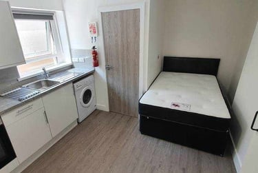 1 bed studio, 3, 19, Adamstown, Cardiff, CF240EU - Image 1