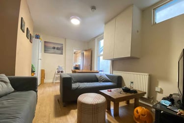 5 bed house, Cathays, Cardiff, CF244DX - Image 1