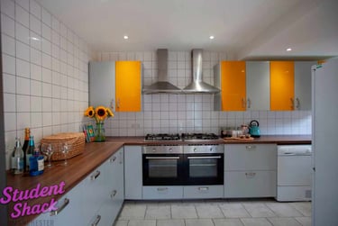 8 bed house, Amherst Road, Fallowfield, Manchester, M146UQ - Image 1