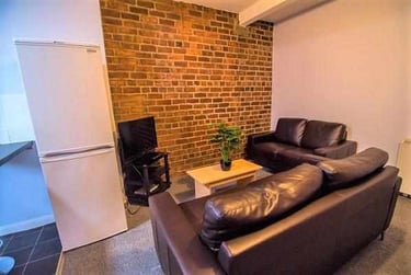 3 bed flat, Ecclesall Road, Sharrowvale, Sheffield, S118PG - Image 1