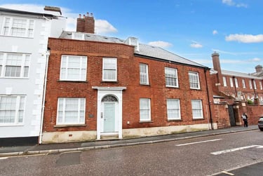 3 bed flat, Magdalen Street, City Centre, Exeter, EX24HY - Image 1