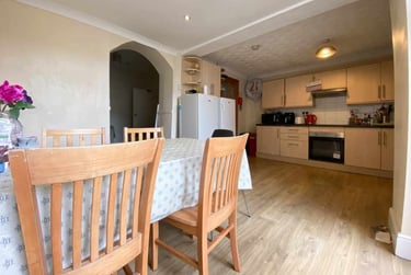4 bed house, Cathays, Cardiff, CF244HT - Image 1