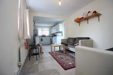 5 bed house, Cathays, Cardiff, CF244BW - Image 1