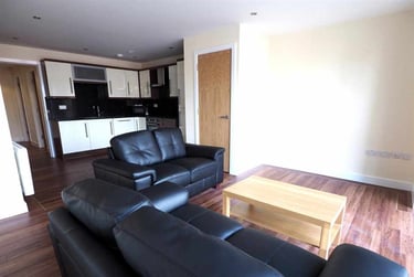 3 bed flat, Fitzwilliam Street, Devonshire Green, Sheffield, S14JP - Image 1