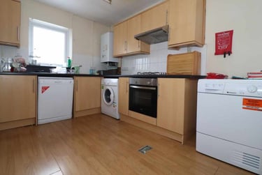 3 bed flat, Cathays, Cardiff, CF244DY - Image 3