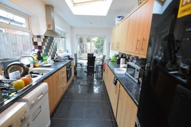 6 bed house, Warwards Lane, Stirchley, Birmingham, B297RA - Image 1