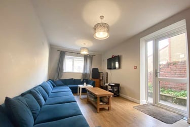 8 bed house, Cathays, Plasnewydd, Cardiff, CF244AT - Image 1