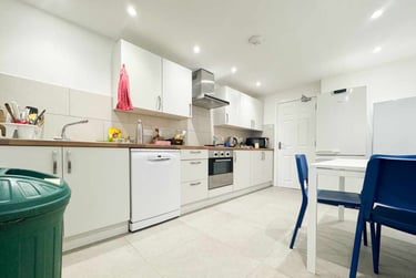5 bed house, Adamsdown, Adamstown, Cardiff, CF240JX - Image 1