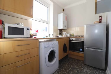 3 bed flat, Roath, Plasnewydd, Cardiff, CF243BH - Image 3