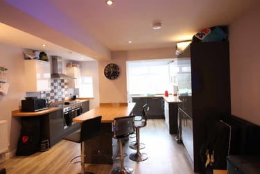 6 bed house, Cathays, Cardiff, CF244EW - Image 2