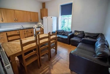 6 bed house, Clarkehouse Road, Broomhall, Sheffield, S102LG - Image 1