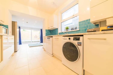 6 bed house, Cathays, Cardiff, CF244NU - Image 1