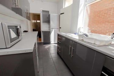 4 bed house, Dawlish Road, Selly Park, Birmingham, B297AT - Image 2
