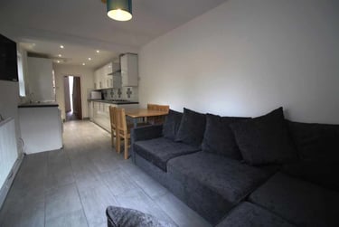 6 bed house, Cathays, Cardiff, CF244JP - Image 2