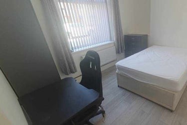 4 bed house, N/A, Adamstown, Cardiff, CF241NX - Image 2