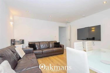 6 bed house, Warwards Lane, Selly Park, Birmingham, B297QX - Image 2