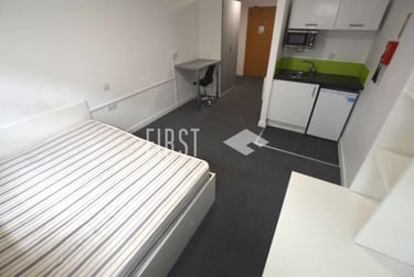1 bed studio, Tudor Road, City Centre, Leicester, LE35HU - Image 1