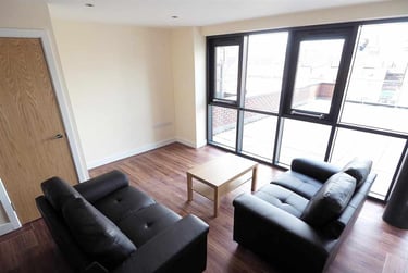 3 bed flat, Fitzwilliam Street, Devonshire Green, Sheffield, S14JP - Image 2