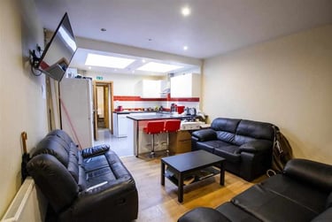 6 bed house, Tiverton Road, Selly Park, Birmingham, B296BP - Image 1