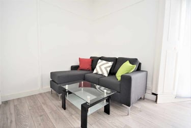 1 bed flat, Cradock Street, City Centre, Swansea, SA13HE - Image 3