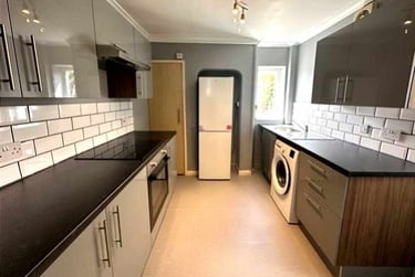 4 bed house, Cathays, Cardiff, CF244EZ - Image 1