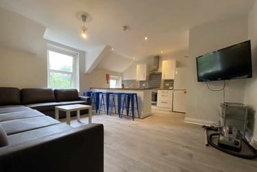 5 bed flat, Cathays, Plasnewydd, Cardiff, CF244AT - Image 1