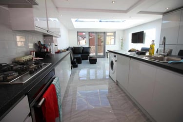 6 bed house, Cathays, Cardiff, CF244JL - Image 2