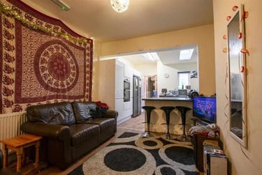 6 bed house, Hubert Road, Selly Park, Birmingham, B296EP - Image 2
