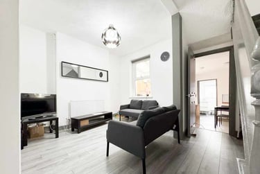 4 bed house, Cathays, Plasnewydd, Cardiff, CF244DG - Image 1