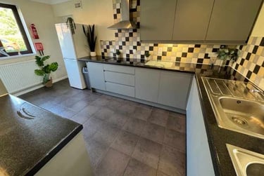 7 bed house, Ambleside Close, Earlham, Norwich, NR58LS - Image 2