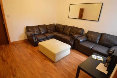 6 bed house, Warwards Lane, Stirchley, Birmingham, B297RA - Image 2