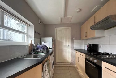 3 bed house, Cathays, Cardiff, CF244BW - Image 2
