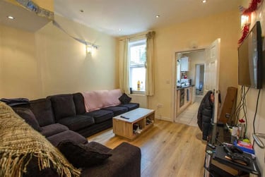 7 bed house, Heeley Road, Selly Park, Birmingham, B296EL - Image 1