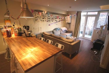 7 bed house, Cathays, Plasnewydd, Cardiff, CF244NJ - Image 1