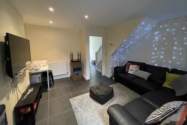 5 bed house, Cathays, Cardiff, CF244JP - Image 1