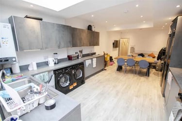 6 bed house, Heeley Road, Selly Park, Birmingham, B296EN - Image 1