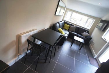 6 bed house, Cathays, Cardiff, CF244HT - Image 1