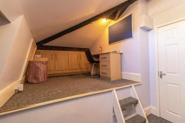 3 bed flat, Clarkehouse Road, Broomhall, Sheffield, S102LG - Image 1