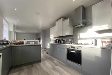 6 bed flat, Cathays, Cardiff, CF244DB - Image 2